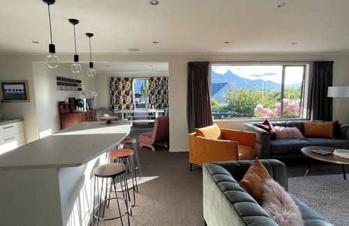 Kelvin Heights Casa | Kelvin Heights Chic Ski Haven Ski Remarks and Coronet Sun drenched