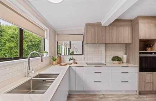 Kelvin Heights Casa | Kelvin Heights Rustic Hideaway, 3 Bedrooms, Lakeview