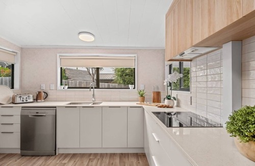 Kelvin Heights Casa | Kelvin Heights Rustic Hideaway, 3 Bedrooms, Lakeview