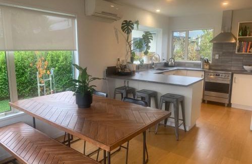 Kelvin Heights Casa | Kelvin Heights - Sunny 2 Bed Home