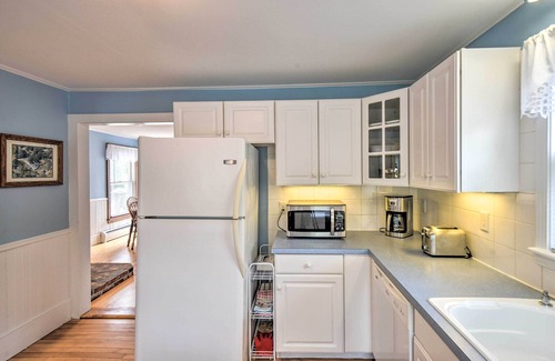Kennebunk Casa | Kennebunk Home w/ Yard < 1 Mile to Dock Square!