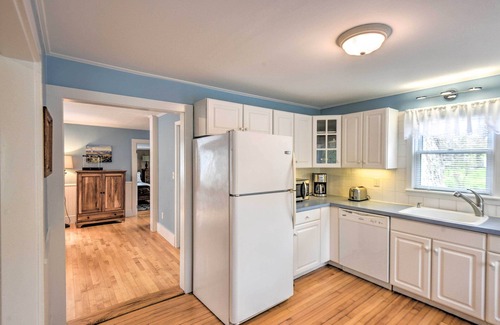 Kennebunk Casa | Kennebunk Home w/ Yard < 1 Mile to Dock Square!