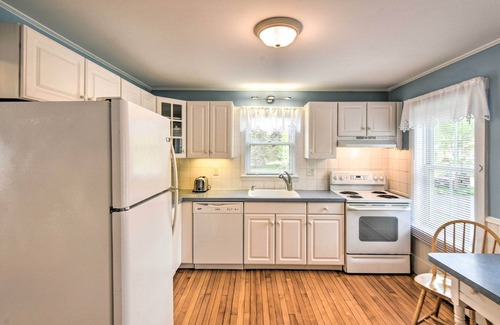 Kennebunk Casa | Kennebunk Home w/ Yard < 1 Mile to Dock Square!