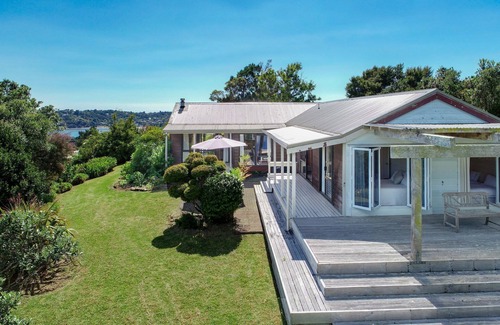 Surfdale Casa | Kennedy Point Guest House - Stay Waiheke
