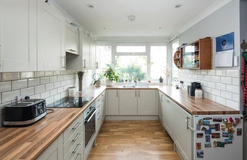 Kennington Casa | Kennington 3BR Haven: Dog-Friendly/Zone 1 location