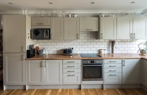 Kennington Casa | Kennington 3BR Haven: Dog-Friendly/Zone 1 location