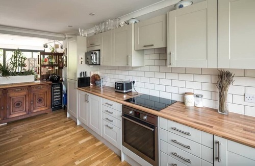 Kennington Casa | Kennington 3BR Haven: Dog-Friendly/Zone 1 location