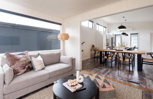 Rosebud Casa | Kennington Beach Getaway with Spa