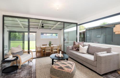 Rosebud Casa | Kennington Beach Getaway with Spa
