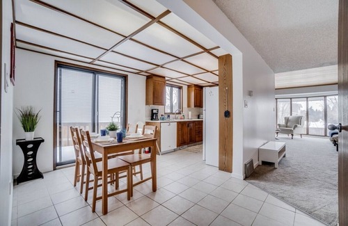 Southwest Edmonton Casa | Kenny - Large Home near Park & River Valley