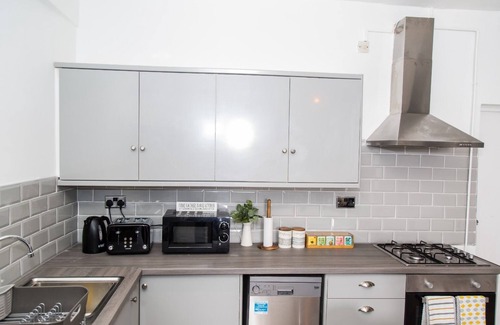 Nottingham Casa | KENSINGTON HOUSE: A Contemporary House/ Perfect for groups/ Close to City Centre