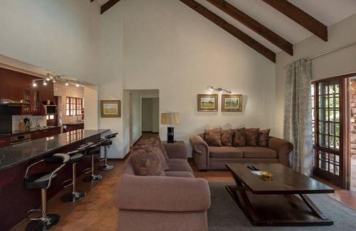 White River Casa | Kensington Lodge Golf Estate Villa - 17 Pinehurst Drive