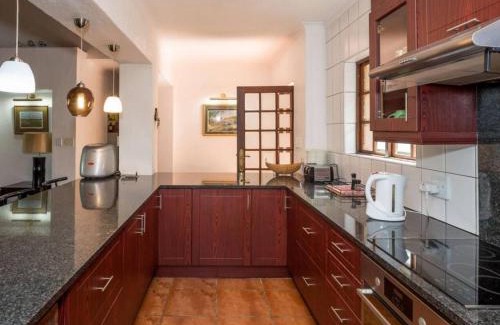 White River Casa | Kensington Lodge Golf Estate Villa - 17 Pinehurst Drive
