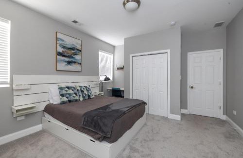 Woodlawn Casa | Kenwood Apartments, Downtown Hyde Park