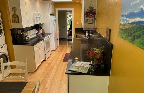 Kenwood Casa | Kenwood Cottage-Canyon & Creek Setting, Spa, Bienvenido a Tesla EV, SIN tarifa de limpieza