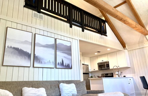 Salem Condominio | Keowee Key Condo Modern Meets Cozy Private Golf Lake Tennis Community