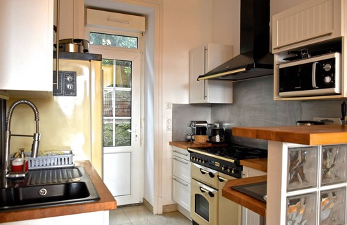 Courtoisville-Sillon-Moka Villa | Ker Lucienne" 50m from the "sillon" beach in the center of town, 12 minutes from the city center and the TGV train station.