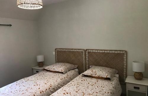 Cruguel Casa | Ker Zélia