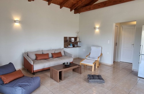 Lavreotiki Casa | Keratea Hillside House/ couple and family-friendly country house close to Sounio