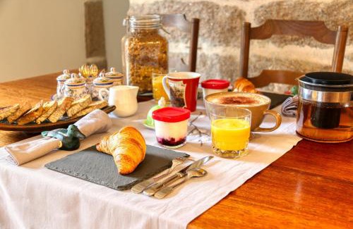 Riec-sur-Belon Cama Y Desayuno | KERBELEG, ferme-manoir du XVè siècle, chambres grand confort