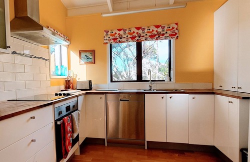 Stanmore Bay Cabaña | Kereru Cottage - bach privado con vista al mar