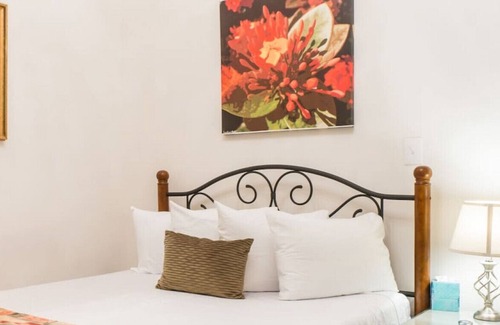 Faubourg Marigny Condominio | Kerlerec #2 · Steps to French Quarter & Frenchmen St. Two Bedroom Condo