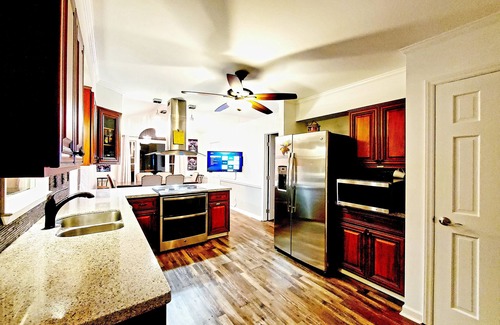 Kernersville Casa | Kernersville Hot Tub Pool Arcade Gym Wifi Coffee