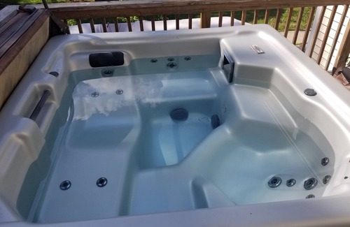 Kernersville Casa | Kernersville Hot Tub Pool Arcade Gym Wifi Coffee