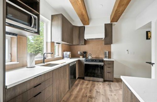 Kerns Casa | Kerns 6BR - New Spanish Style Group Stay