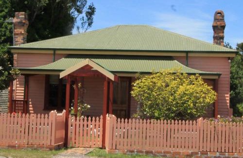 Strahan Casa | Kerrellie Cottages 2, 4 & 8 Reid Street
