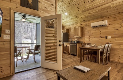 Cosby Cabaña | Kerri's Cottage, Pickleball Court, Creek, WIFI, Mountain Views, No Cleaning Fee