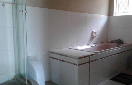 Maun Cabina | Kesmo Lodge