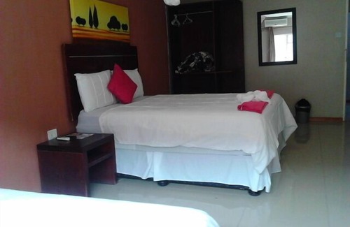 Maun Cabina | Kesmo Lodge