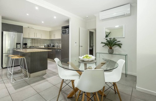 Kewarra Beach Apartamento | Kewarra Beach Coastal Retreat 2BR Apt - Pool / BBQ