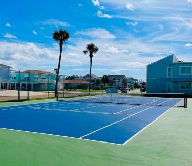 Key Allegro Apartamento | Key Allegro Condo on the BAY with BOAT DOCK & POOL!