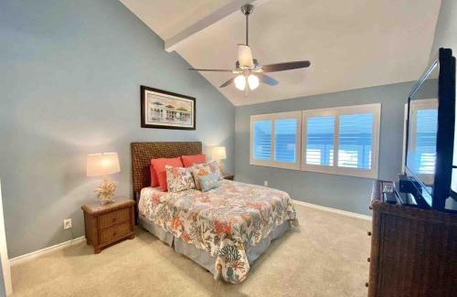 Key Allegro Apartamento | Key Allegro Condo on the BAY with BOAT DOCK & POOL!
