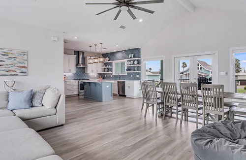 Key Allegro Casa | Key Allegro home, Private pool, Hottub, Outdoor kitchen, Kayaks, Gameroom.