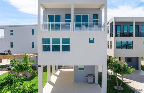 Monroe County Casa | Key Largo Oceanfront Oasis with Pool and Hot Tub
