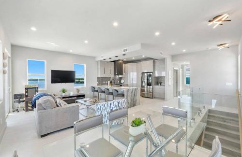 Monroe County Casa | Key Largo Oceanfront Oasis with Pool and Hot Tub
