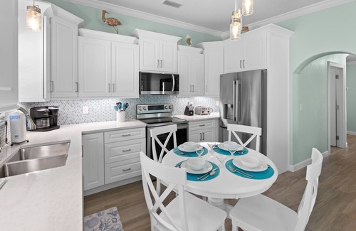 Holmes Beach Casa | Key Lime Cottage by Beach Boutique Rentals