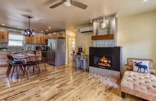 Gatlinburg Chalet De Esquí | Key Lime Pie, Hot Tub, WIFI, $1089 FREE tickets each paid day, Dollywood and Mor