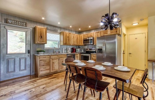 Gatlinburg Chalet De Esquí | Key Lime Pie, Hot Tub, WIFI, $1089 FREE tickets each paid day, Dollywood and Mor
