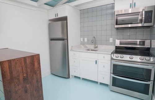Northeast Virginia Beach Cabaña | KEY WEST INSPIRED STUDIO W/ VAULTED CIELINGS. SHORT WALK TO THE BEACH!