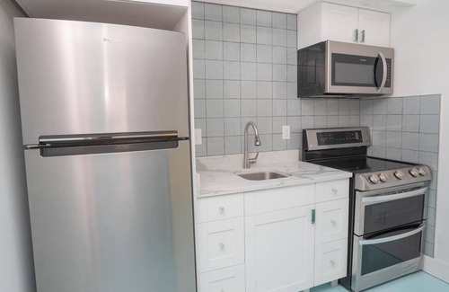 Northeast Virginia Beach Cabaña | KEY WEST INSPIRED STUDIO W/ VAULTED CIELINGS. SHORT WALK TO THE BEACH!