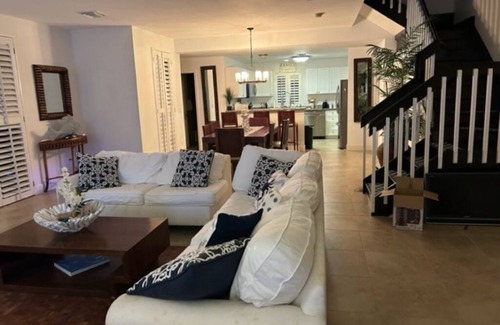 Alice Town Casa | Key West Style Beach Front House 3bed/3bath-60Ft Dock slip Mega Marina-Extra Fee