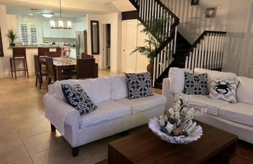 Alice Town Casa | Key West Style Beach Front House 3bed/3bath-60Ft Dock slip Mega Marina-Extra Fee