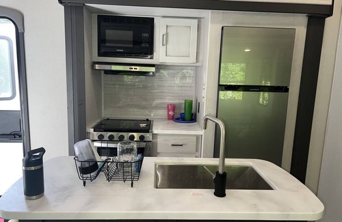 Ashfield Alquiler De RV | Keystone Sprinter 35BH
