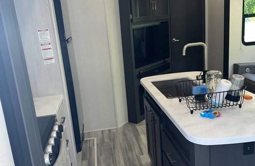 Ashfield Alquiler De RV | Keystone Sprinter 35BH