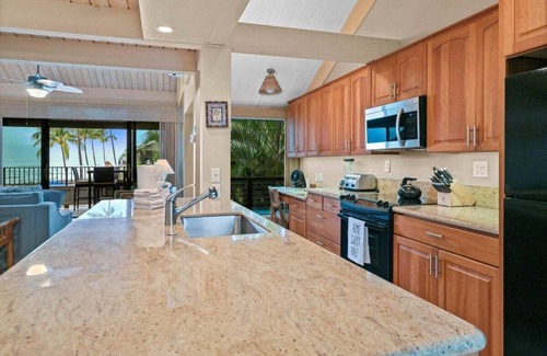 Kahana Condominio | KHV 9 2BR Oceanfront Condo w Panoramic Maui View