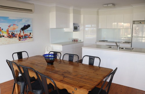 Kiama Downs Casa | Kiama Aspect on Jones Beach. 100 metres to the beach . Ocean views.